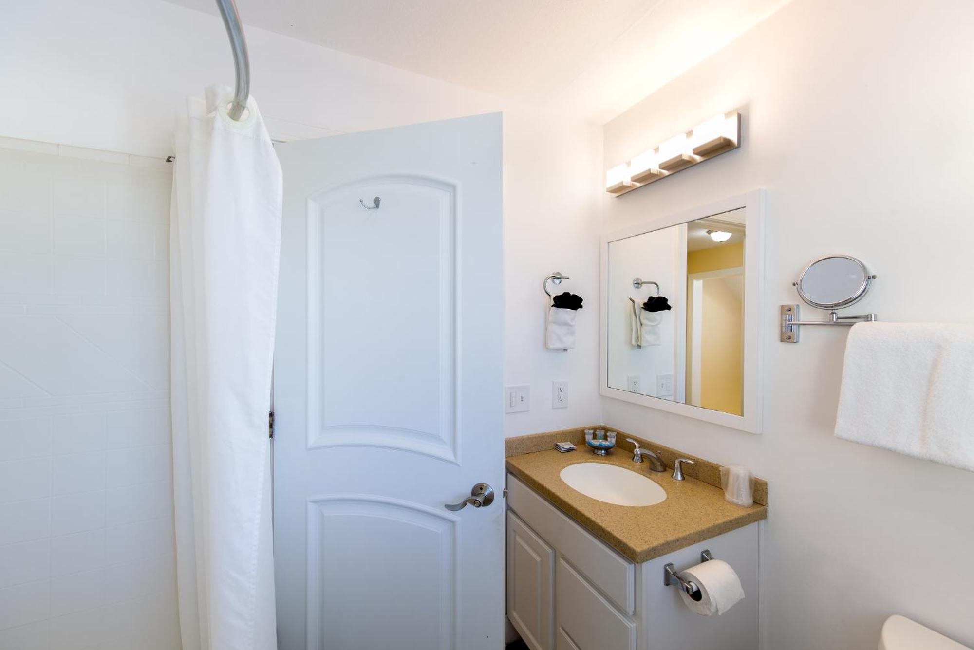 Hébergement 3 Chambres et 3 Salles de Bains pour Personnes à Mobilité Réduite – Vue sur Canal – Hors Établissement